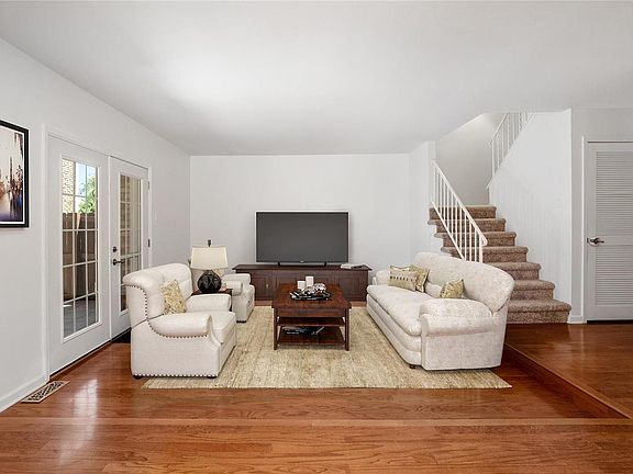 3rd image of 1155 Town And Four Parkway Dr