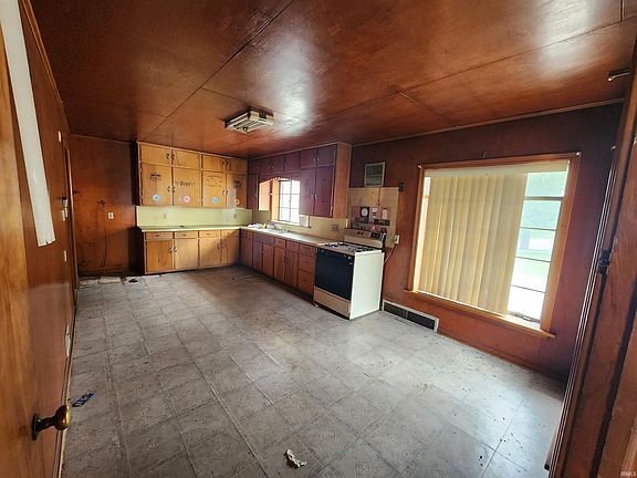 3rd image of 1577 W Franklin St