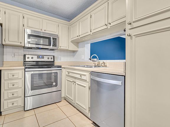 4th image of 5510 Lakeside Drive #202