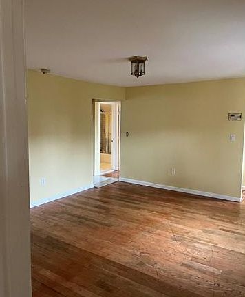 3rd image of 4414 Murdock Ave