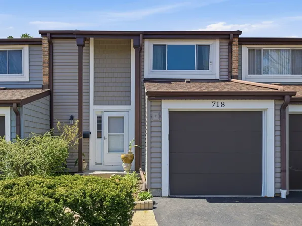 718 Clearwater Ct, Wheeling, IL 60090