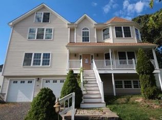 64 Meadow View Rd, New Haven, CT 06512