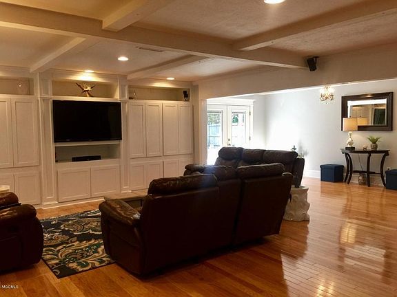 5th image of 1817 Seacliffe Dr