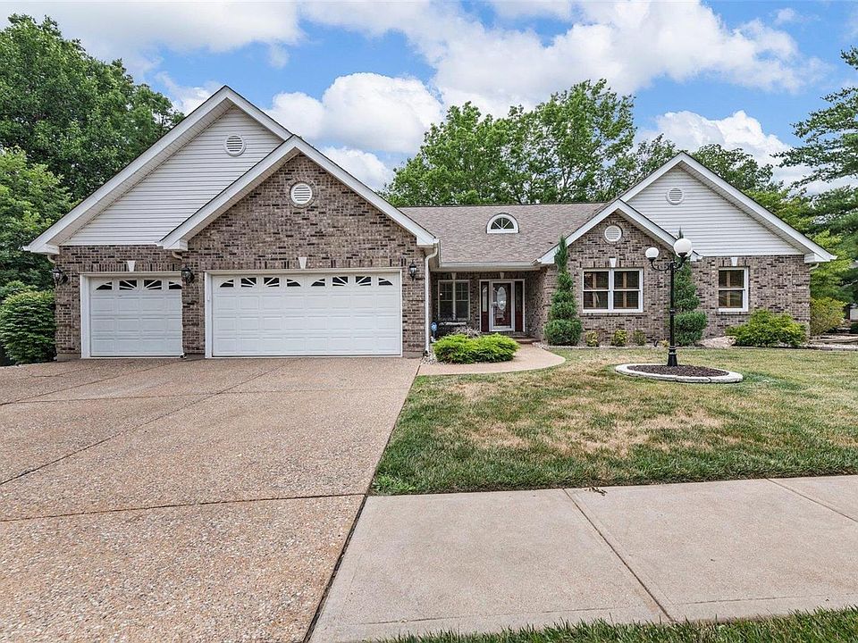 1st image of 3131 Lakeview Park Cir