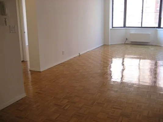 Rented by Realty Operations Group | media 7