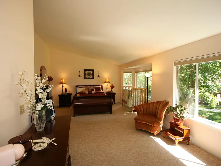 1242 Monte Dr — Photo 2
