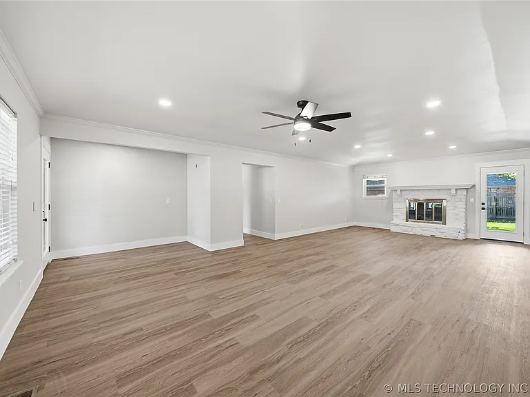 10714 S 86th East Cir — Photo 4