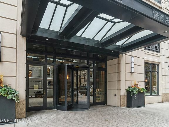 2nd image of 10 E Delaware St #11C