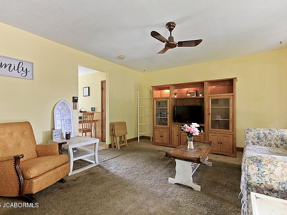 2nd image of 1924 Rolling Hills Dr