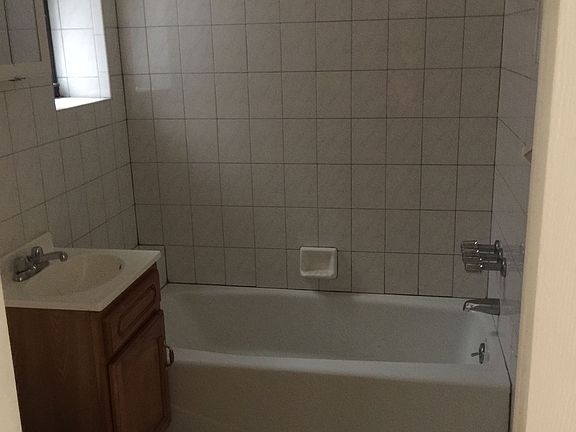 3rd image of 2567 Steinway St APT 3R