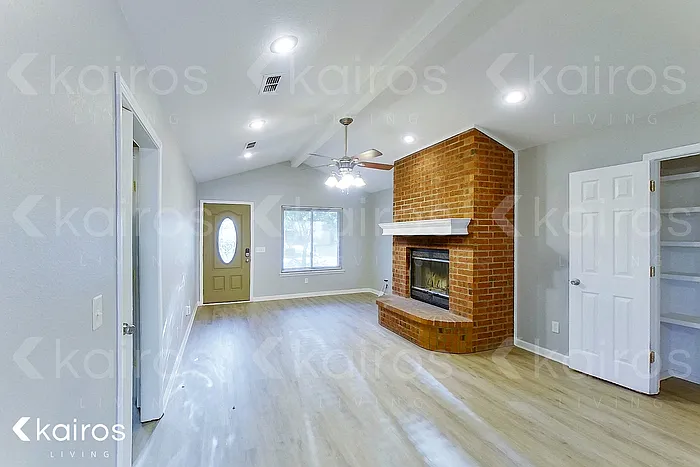 3807 S Williams St — Photo 2
