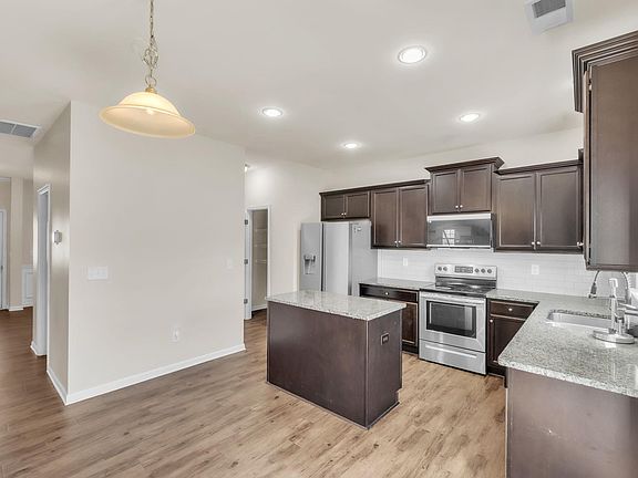 3rd image of 509 Friar Park Ln