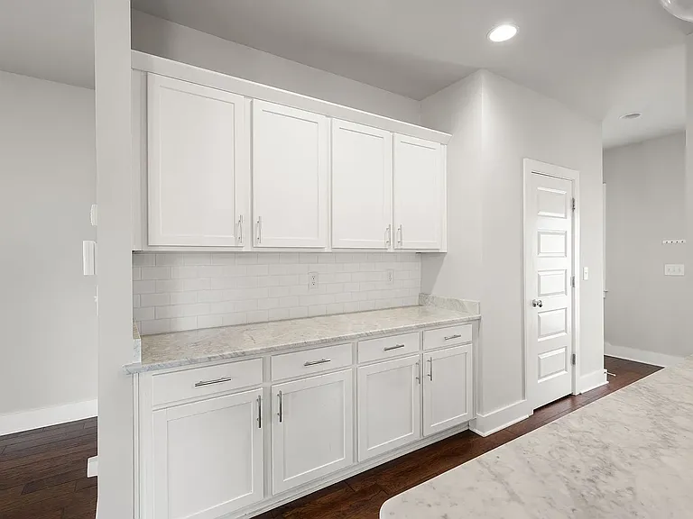 700 Cottage Park Dr — Photo 9