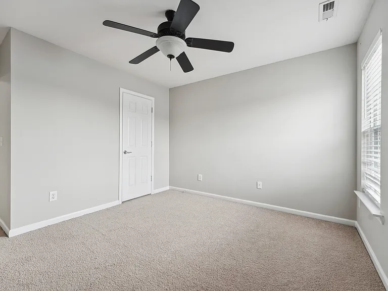 8223 Pilots View Dr — Photo 20
