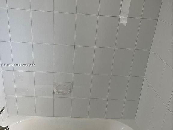 4th image of 212 SW 14th St #1-3