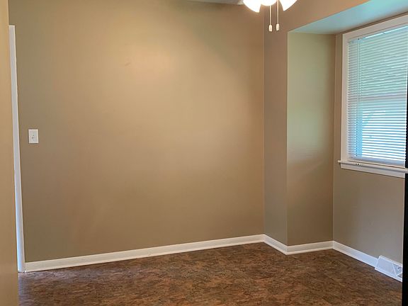 4th image of 1613 N Oakhill Ave
