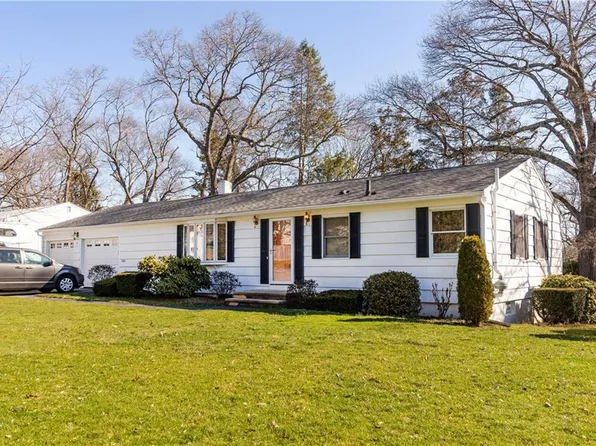 46 Viceroy Rd, Warwick, RI 02886