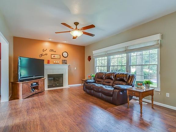 5th image of 54657 Oak Leaf Ct
