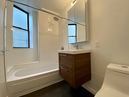 Rented by Bohemia Realty Group | media 32