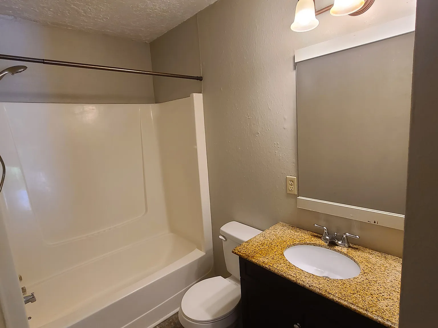 2 bed, 775 sqft, $800 — Photo 4