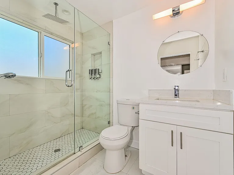 Serrano Place — Photo 15