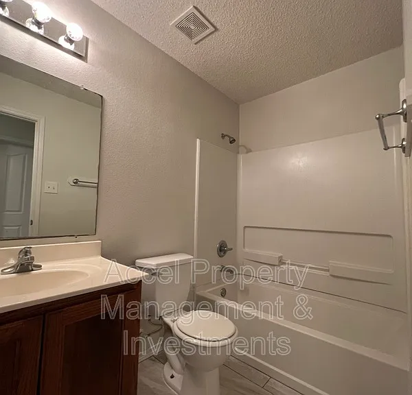 5408 N 35th St — Photo 11