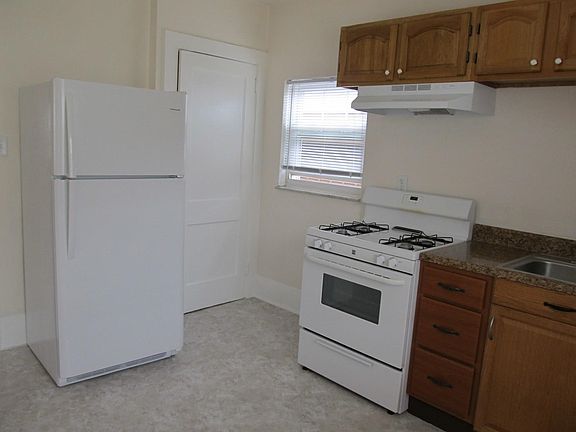 Eat-in kitchen