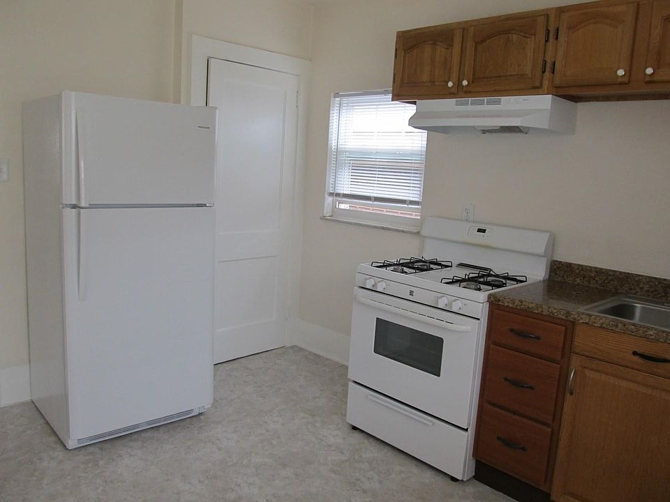 Eat-in kitchen