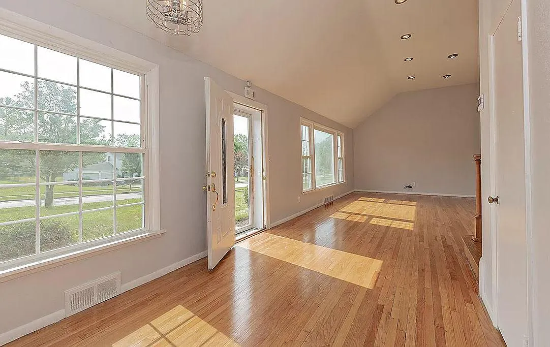3 bed, 1886 sqft, $2,650 — Photo 2