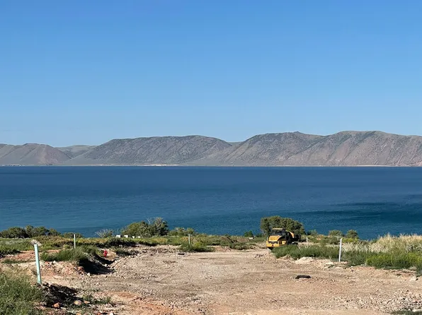 367 W Moonlight Dr, Garden City, UT 84028