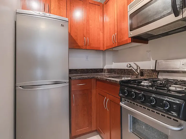 228 W 71st St #10L — Photo 7