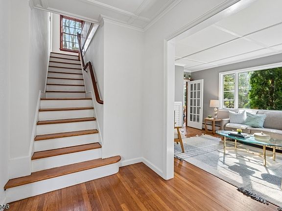 2nd image of 84 Kent Place Blvd