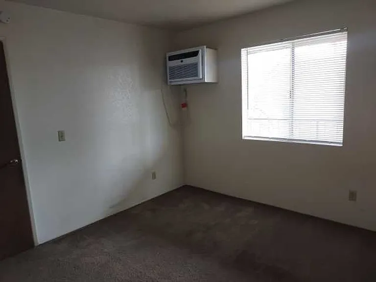 3520 E 2nd St #12 — Photo 21
