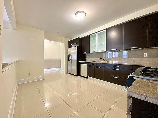 5th image of 2569 Ocean Ave APT 5D