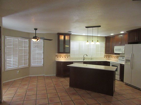 3rd image of 1923 E Dawn Dr