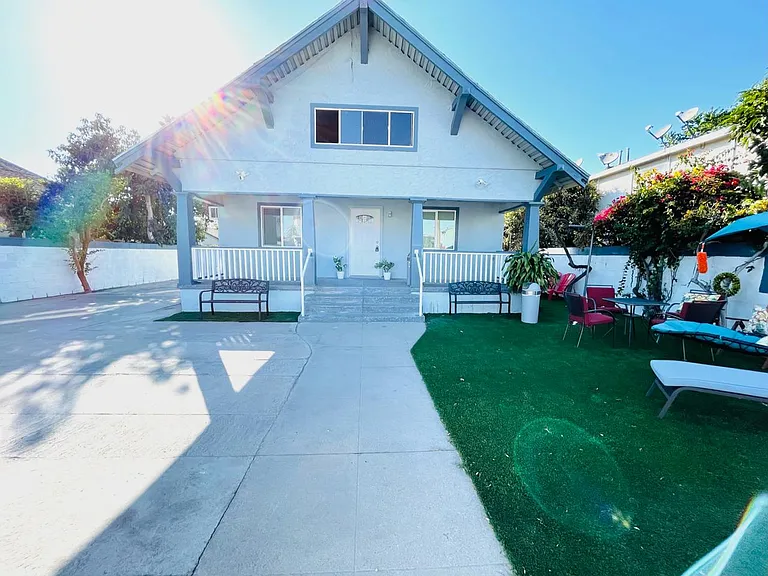 3907 S Budlong Ave — Photo 19