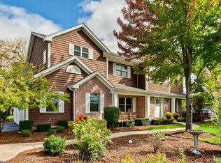 31024 Prairie Ridge Ct S, Libertyville, IL 60048