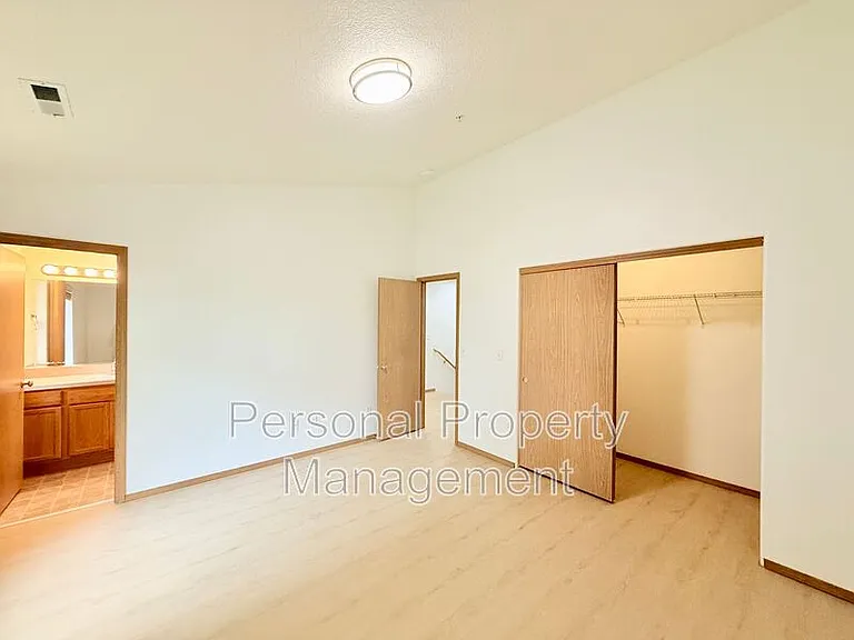 855 NW Ivy St — Photo 13