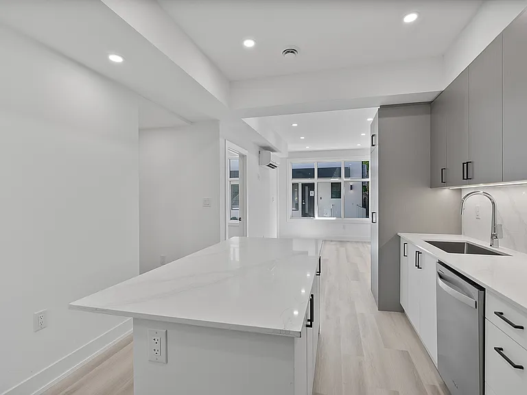 587 Oakwood Ave — Photo 29
