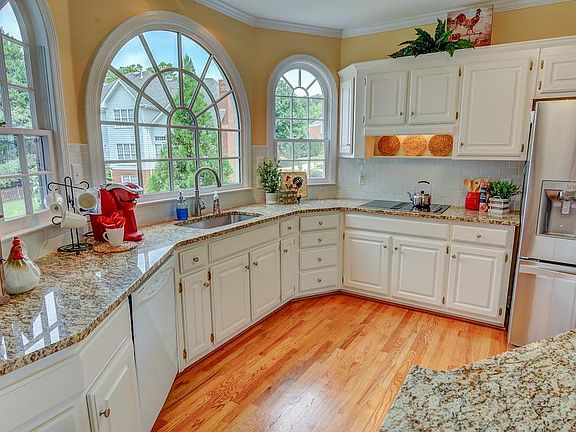 5th image of 5189 Garnaby Ln