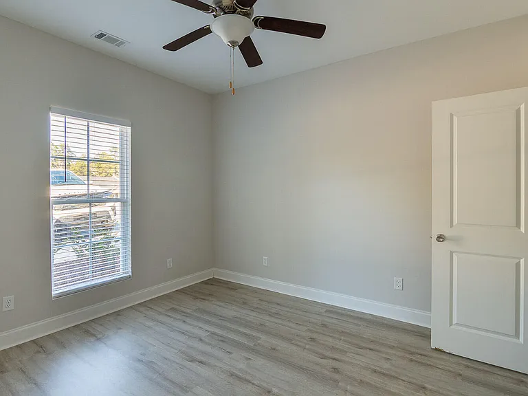 1227 University Ln #E — Photo 14
