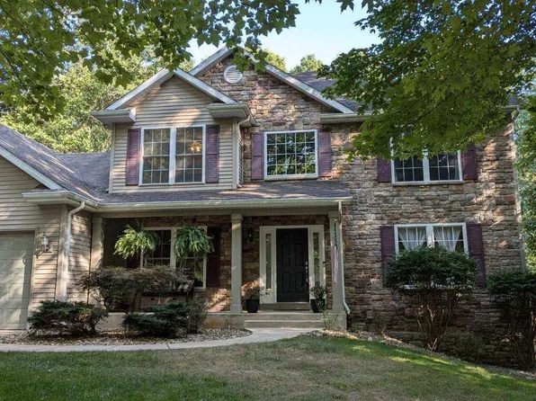 50822 Hawthorne Meadow Dr, South Bend, IN 46628