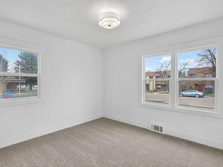 367 McCormack St — Photo 10