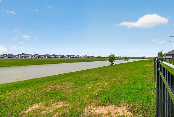 2216 Inglenook Grove Dr — Photo 32