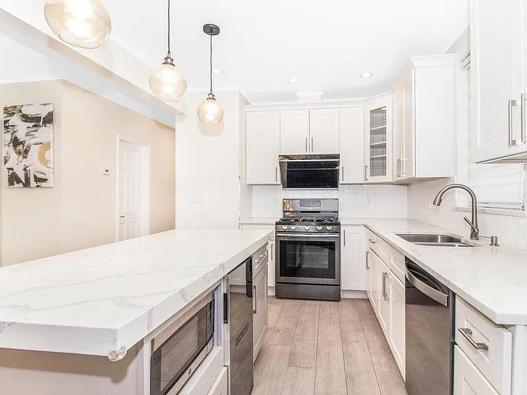 1141 Pugsley Ave #1 — Photo 4