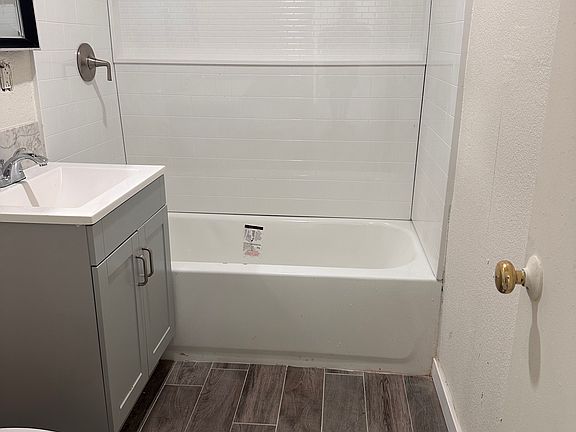 4th image of 11379 Bartlett Ave