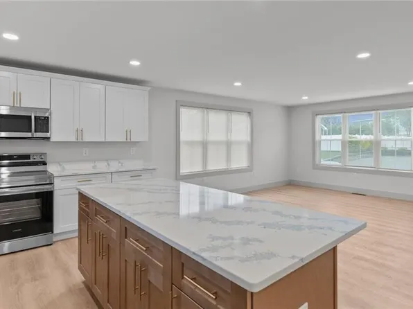 37B Hurdis St, Providence, RI 02904