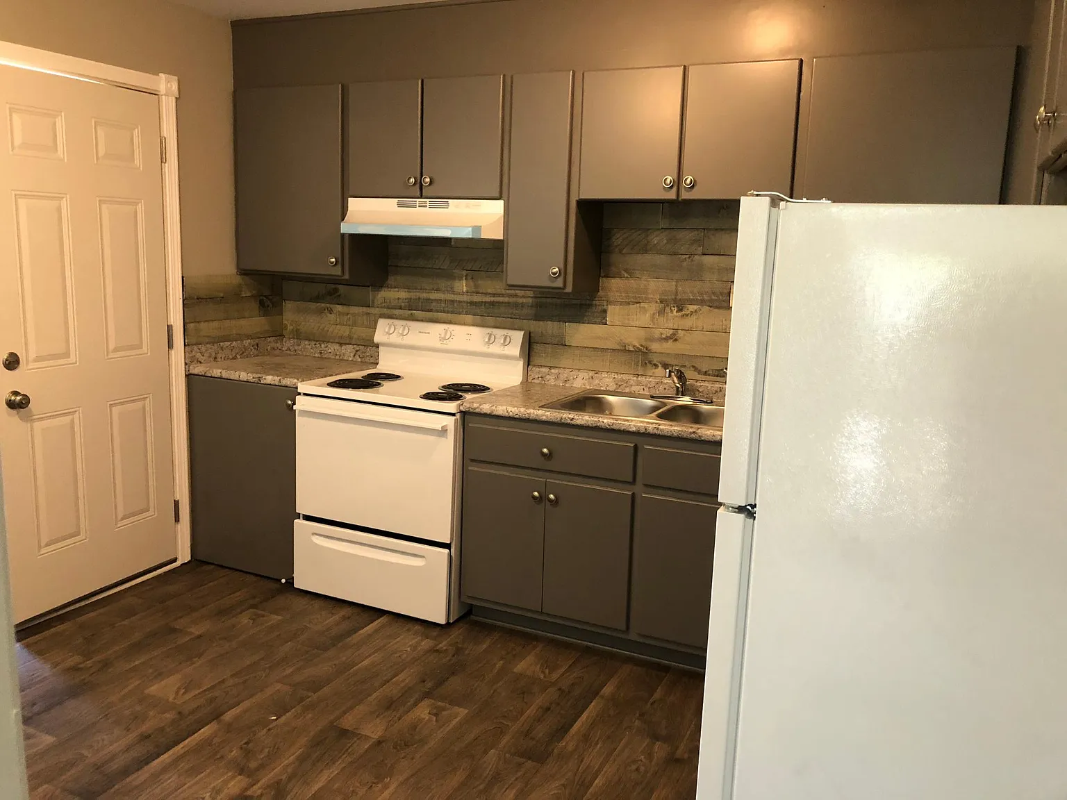 1207 Kefauver St — Photo 3
