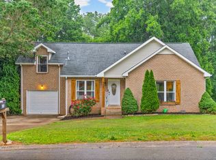 800 Leigh Ann Dr, Clarksville, TN 37042