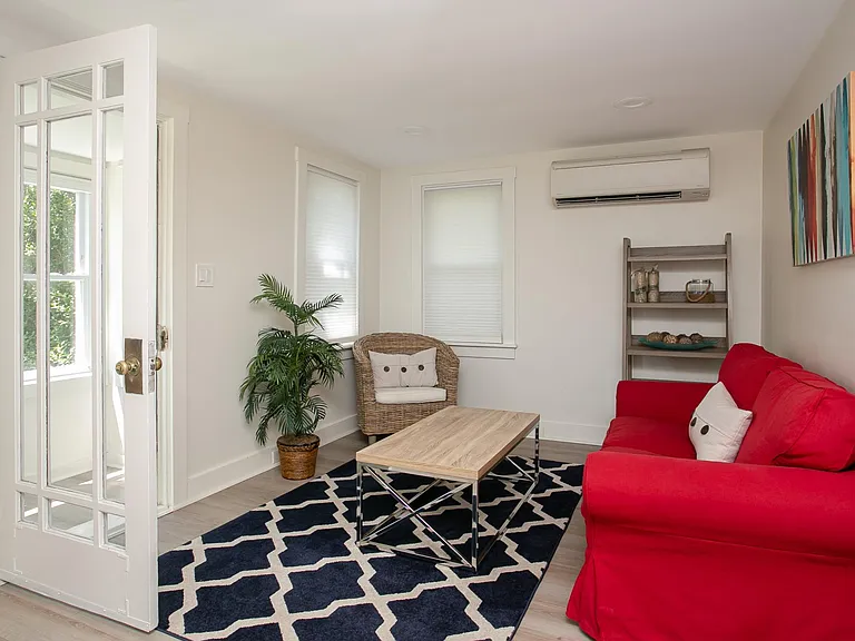 113 Aquidneck Ave — Photo 4